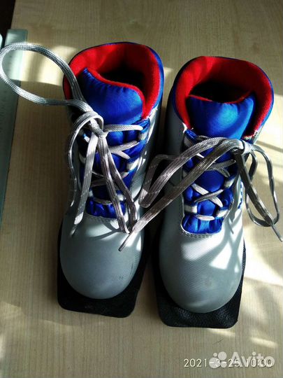 Лыжные ботинки