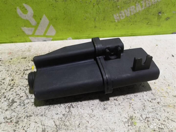 Резонатор воздушного фильтра Мерседес Бенз 210 Е