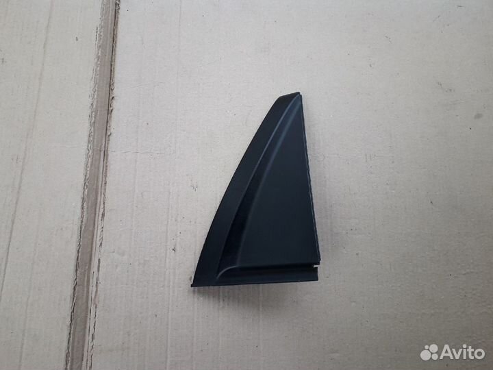 Накладка двери задней правой Kia Sportage 2