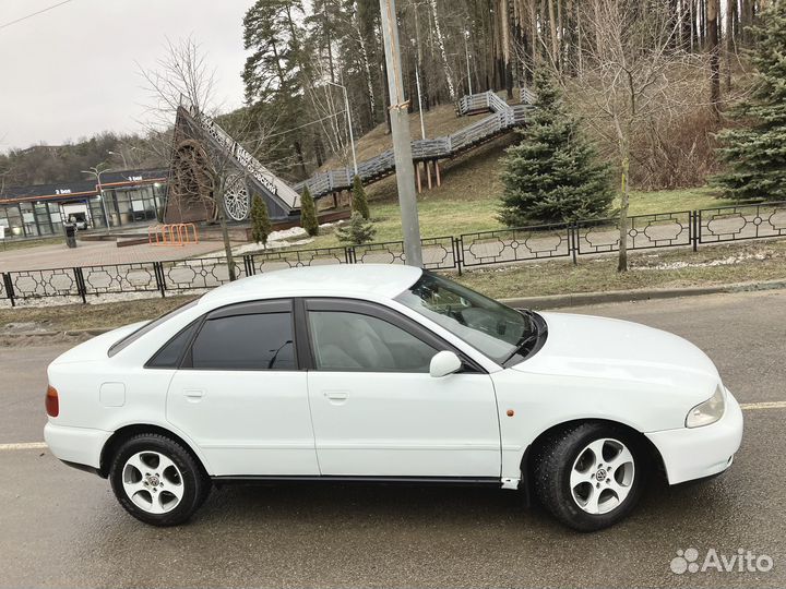 Audi A4 1.8 AT, 1996, 250 000 км