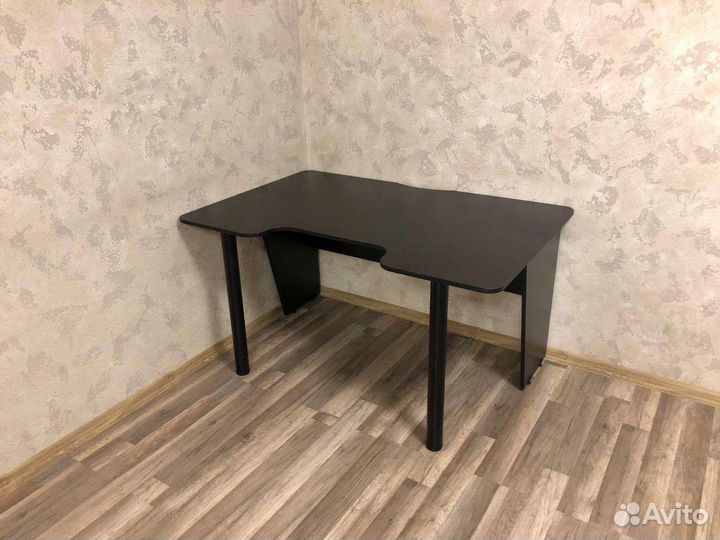 Геймерский/компьютерный стол