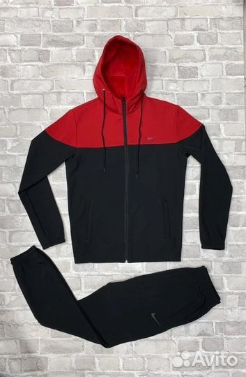 Мужской спортивный костюм