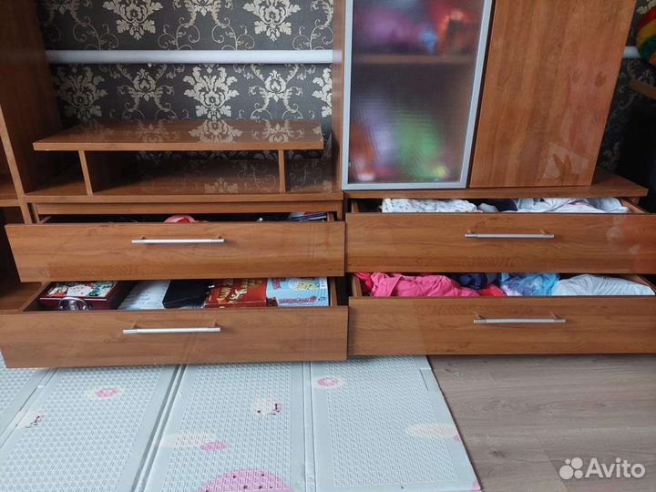 Продаём стенку