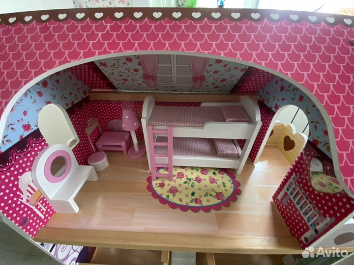 Кукольный домик с мебелью