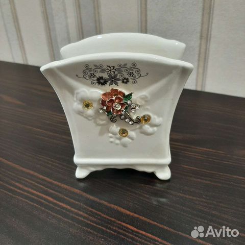 Фарфоровая салфетница