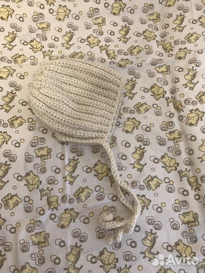 Шапка из шерсти мириноса на новорожденного