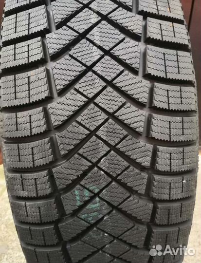 Pirelli Ice Zero FR 215/65 R16 102T