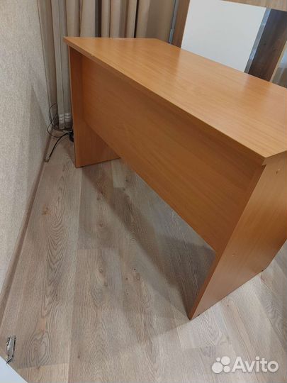 Компьютерный стол крепкий