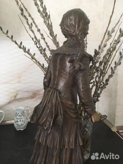 Антикварная бронзовая статуэтка
