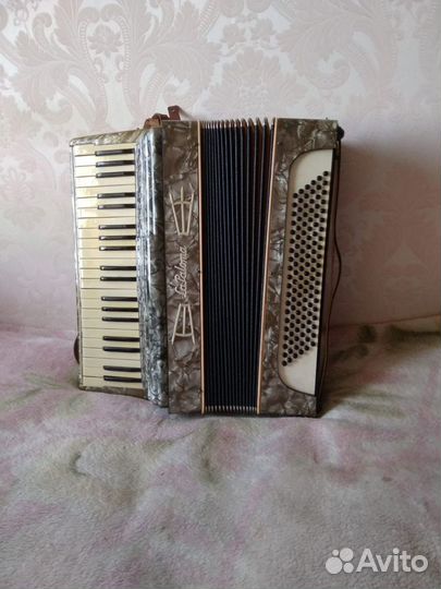 Антикварный аккордеон La paloma