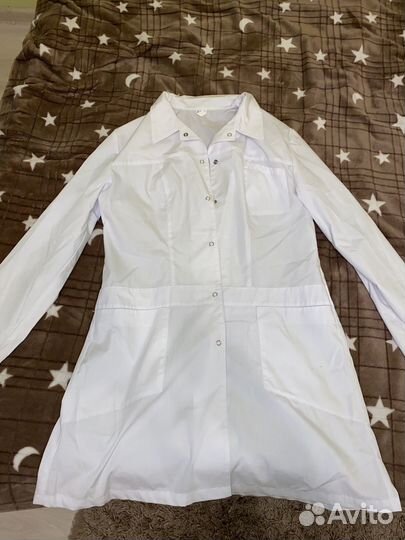 Белый медицинский халат женский