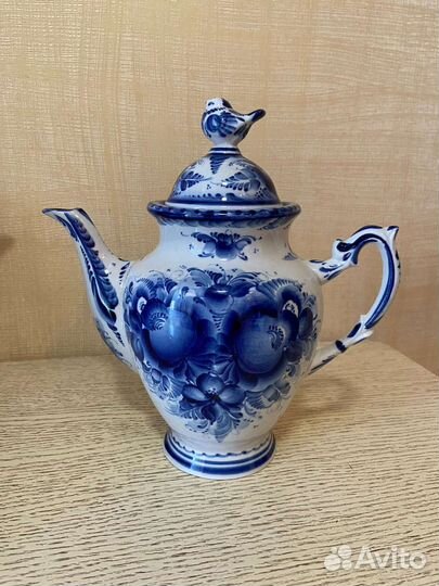 Гжель, масленки, чайники