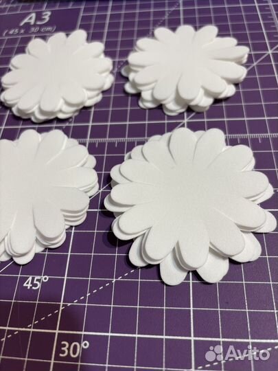 Вырубка ромашка из фоамирана иранского