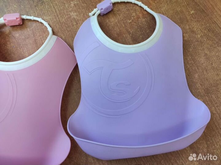 Бутылки, нагрудники, столовые приборы