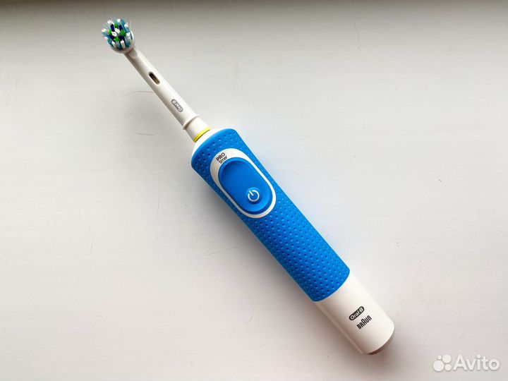 Электрическая зубная щетка Oral b