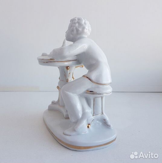 Статуэтка юный пушкин за столом. лфз. СССР