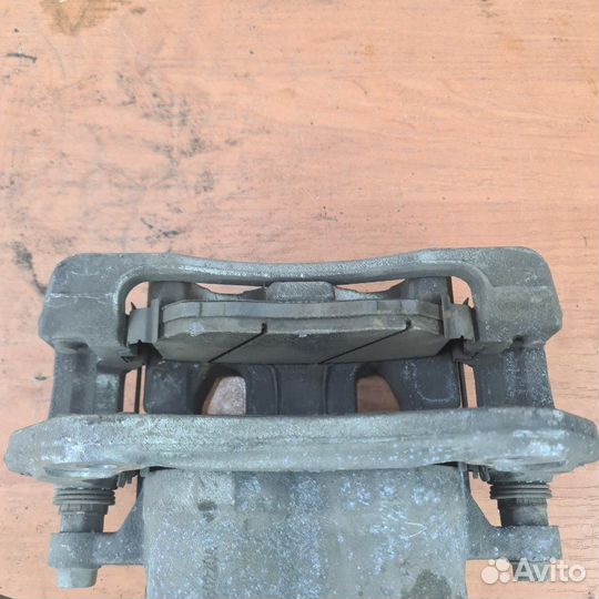 Суппорт тормозной передний правый Kia Sorento