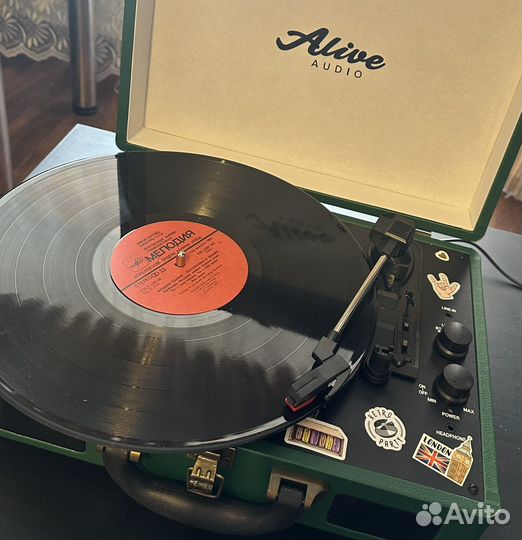 Виниловый проигрыватель Alive Audio