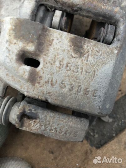 Суппорт передний правый mitsubishi colt z30