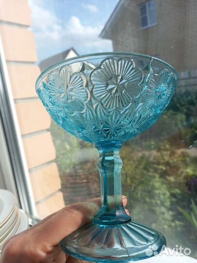 Вазочка на ножке купоросное стекло