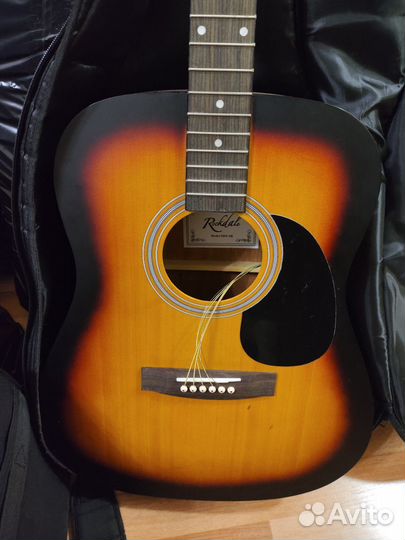 Акустическая гитара