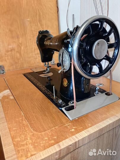Продам швейную машину