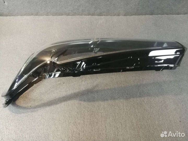 Стекло Фары Левое BMW G30