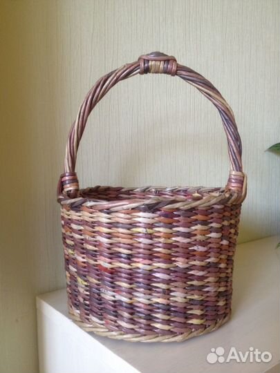 Корзина плетеная из бумажной лозы