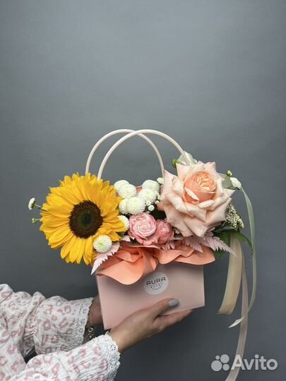 Композиции в сумочке подсолнухи доставка цветов