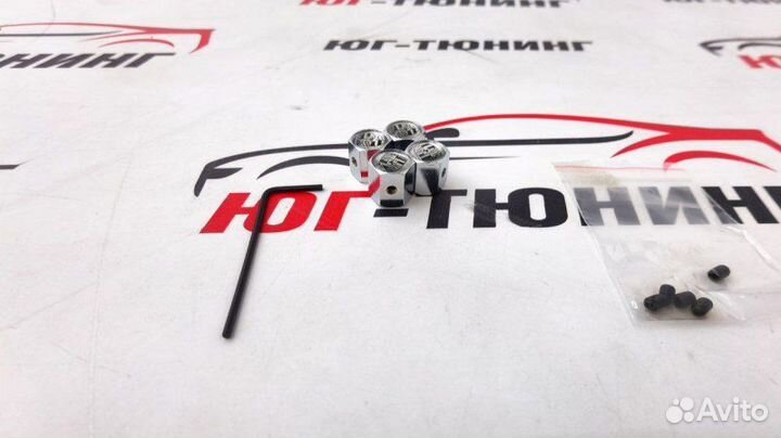 Колпачки на ниппель Porsche хром с защитой от