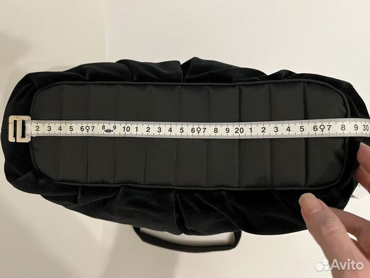 Сумка жен. из бархата с вышивкой, черная