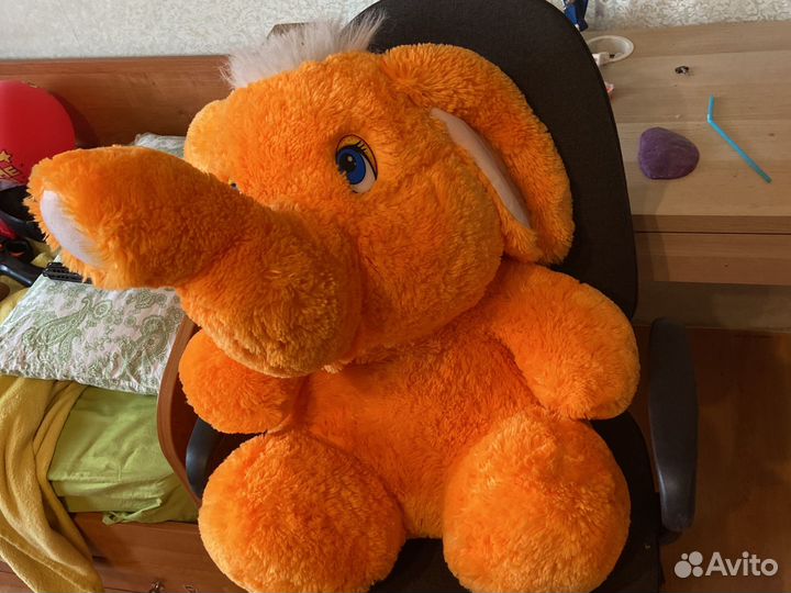 Слон игрушечный