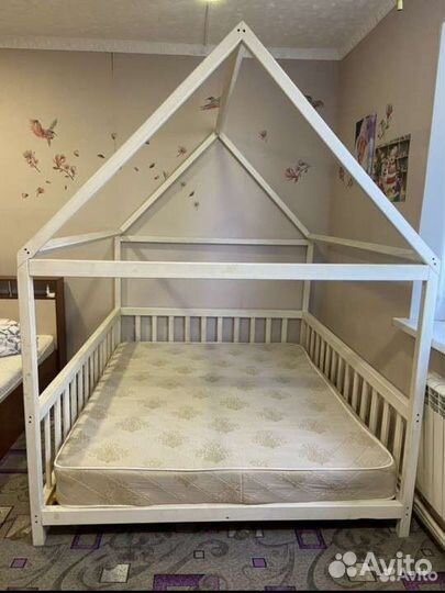 Детская кровать домик с матрасом