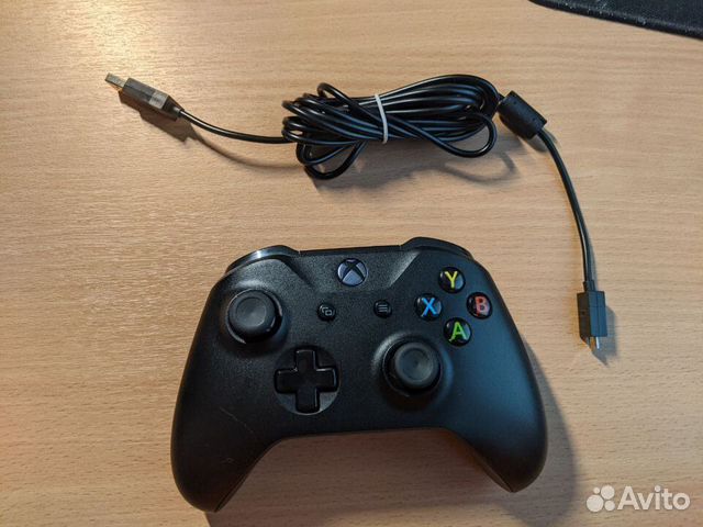 Контроллер Xbox One S с аккумулятором и проводом