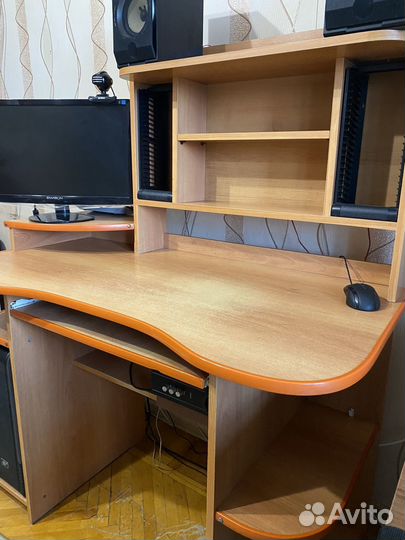 Компьютерный стол