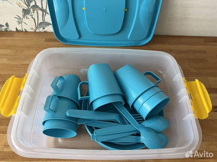 Набор посуды для пикника в контейнере