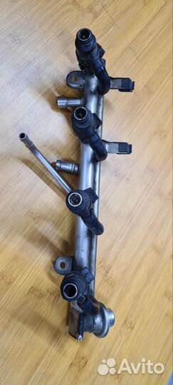 Топливная рампа с форсунками BMW e46