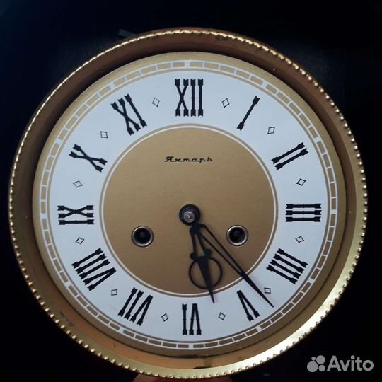 Настенныеые часы янтарь