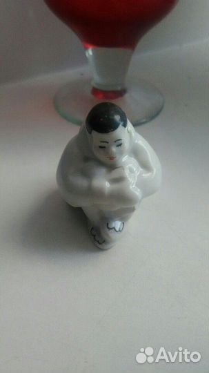 Якут с книгой