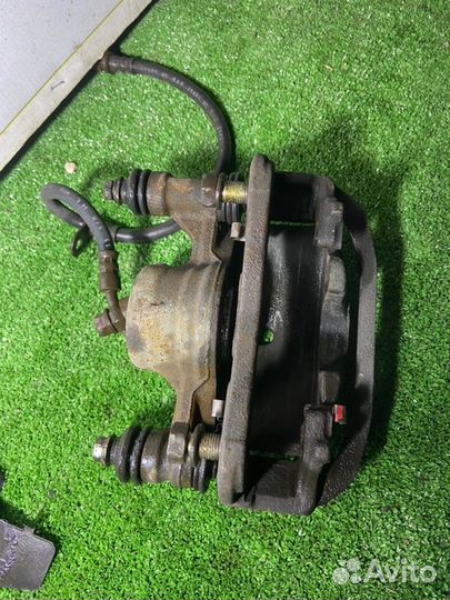 Суппорт тормозной передний правый Toyota Sprinter