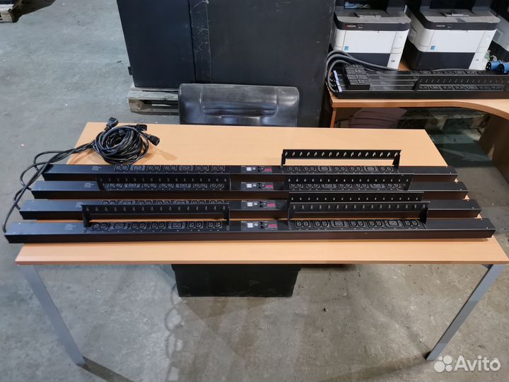Распределитель питания APC Rack AP7852