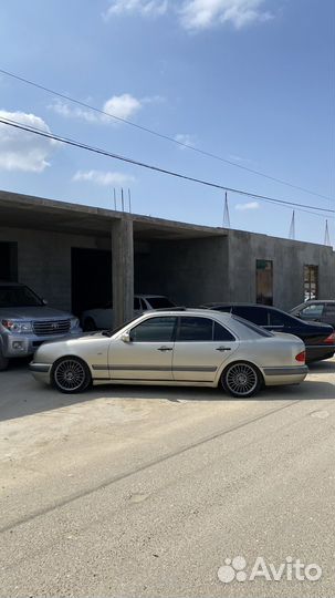 Капот на мерс 210