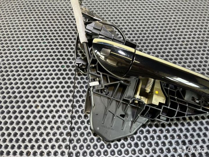 Ручка двери прав. перед. Mercedes-Benz GL550