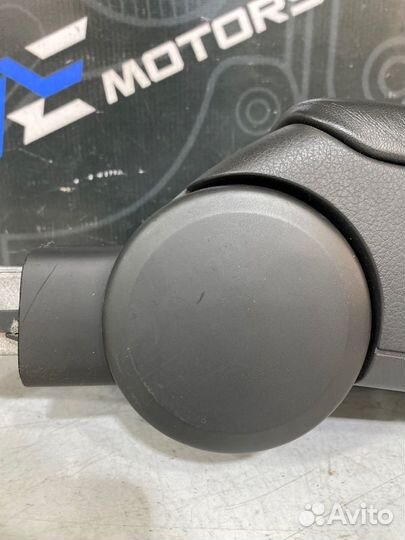 Подлокотник Audi A4 B6 ASN 2004