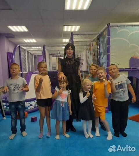 Аниматор Эльза и Уэнсдей со своей историей