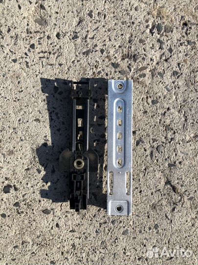 Механизм регулировки ремня безопасности правый VAG