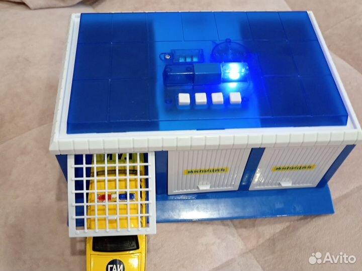 Гараж игрушечный