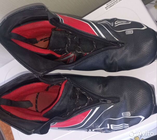 Лыжные ботинки