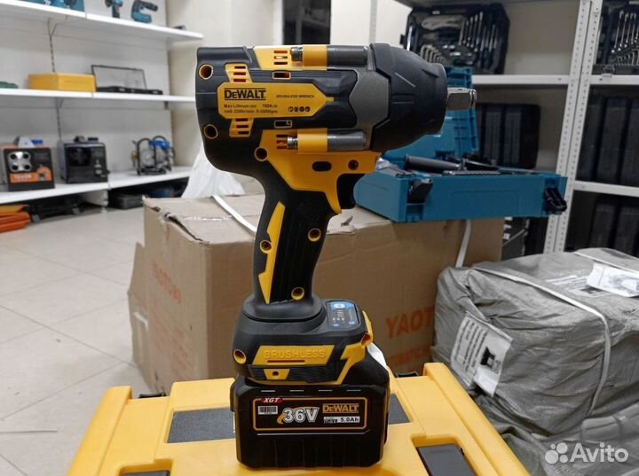 Ударный Гайковерт DeWalt 700 Нм