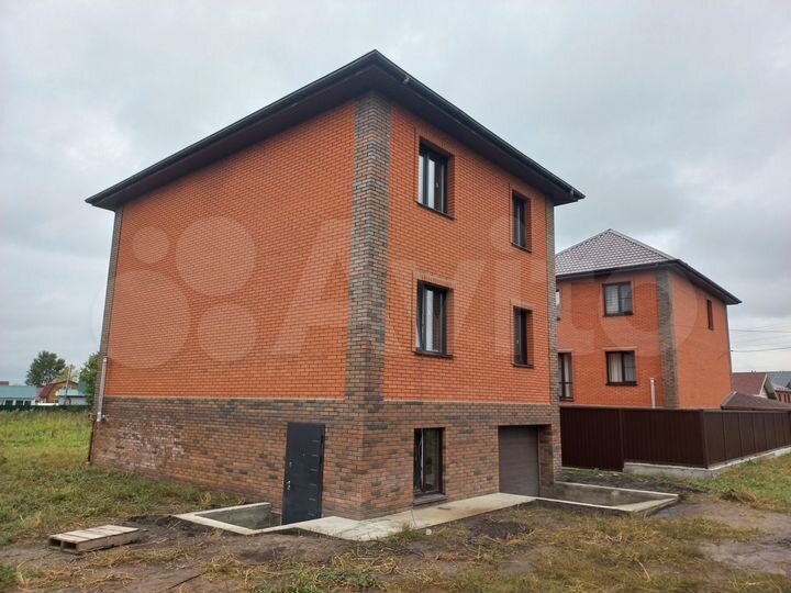 Дом 210 м² на участке 5,5 сот.